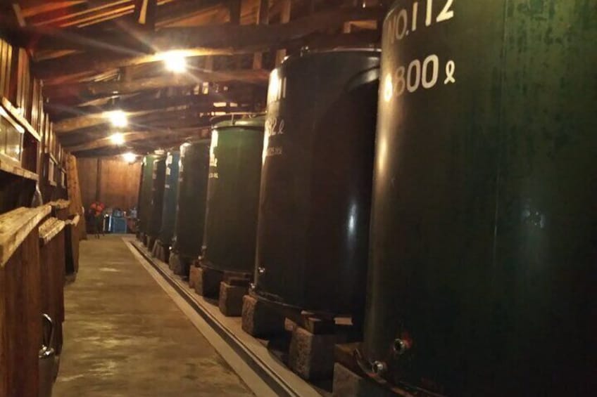 Sake storage tank