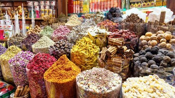 Private Dubai Favourite Food Tour with 10 Tastings in Dubai