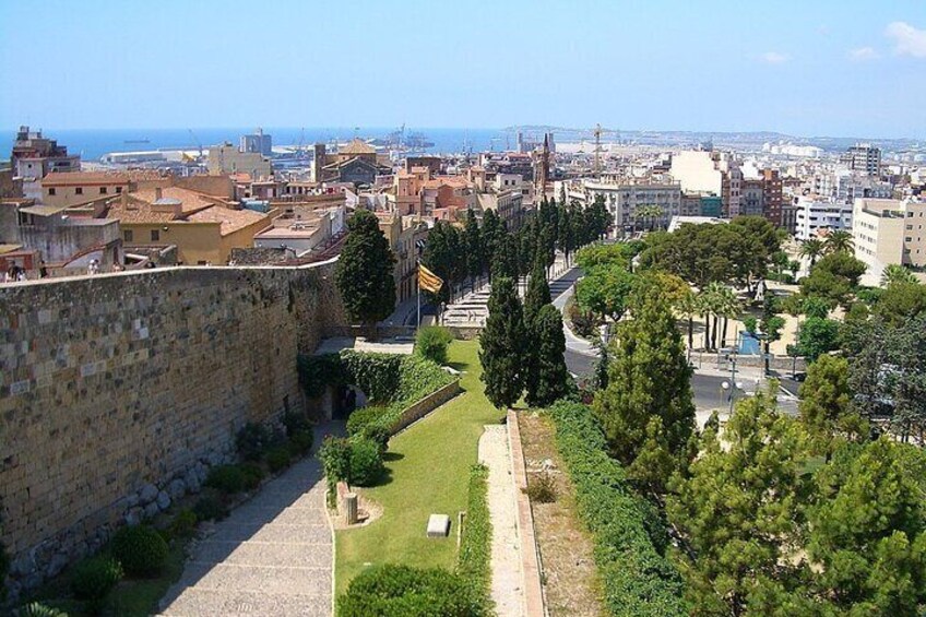 Tarragona Scavenger Hunt and Best Landmarks Self Guided Tour
