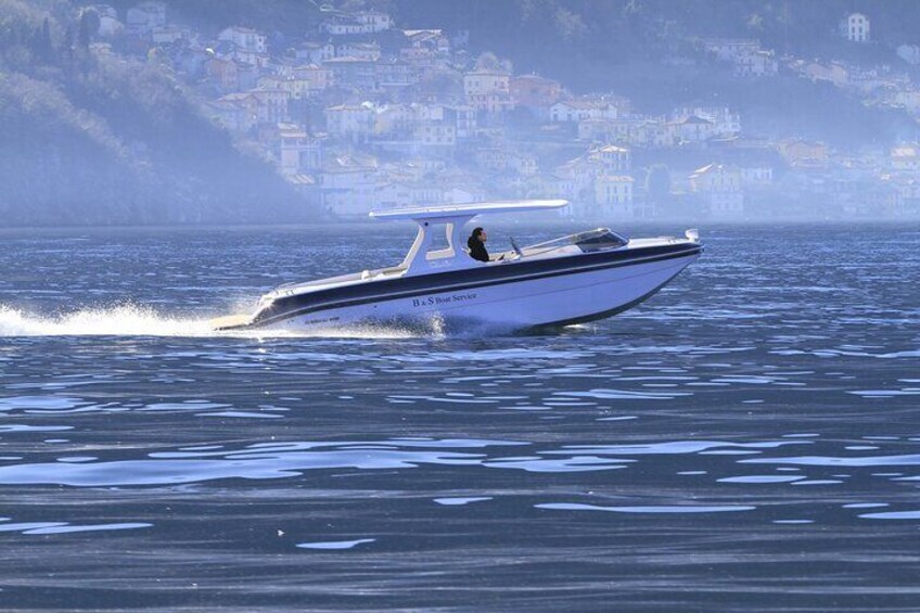 2-hour private boat tour on Lake Como