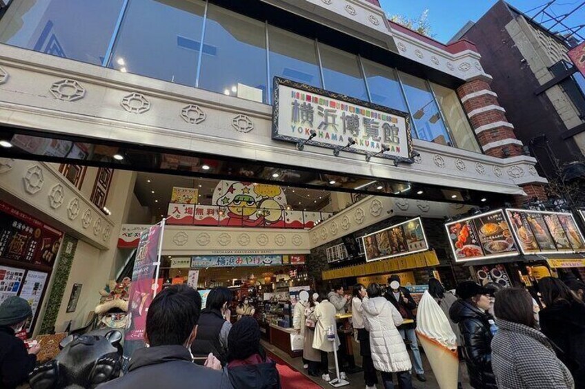 Yokohama Chinatown Eat and Walking Tour 