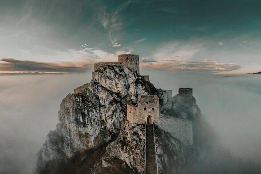 Discover the centuries-old mystique of Fortress Srebrenik. It stands as a living testament to history, perched atop rugged landscapes, inviting you on a journey through time on our exclusive tour.