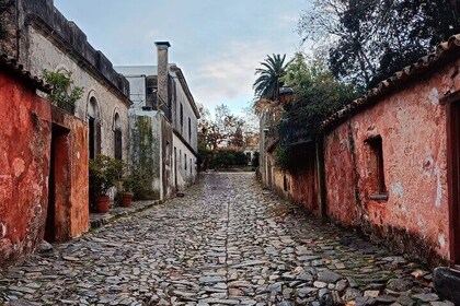 Walking tour around Colonia del Sacramento Old Town