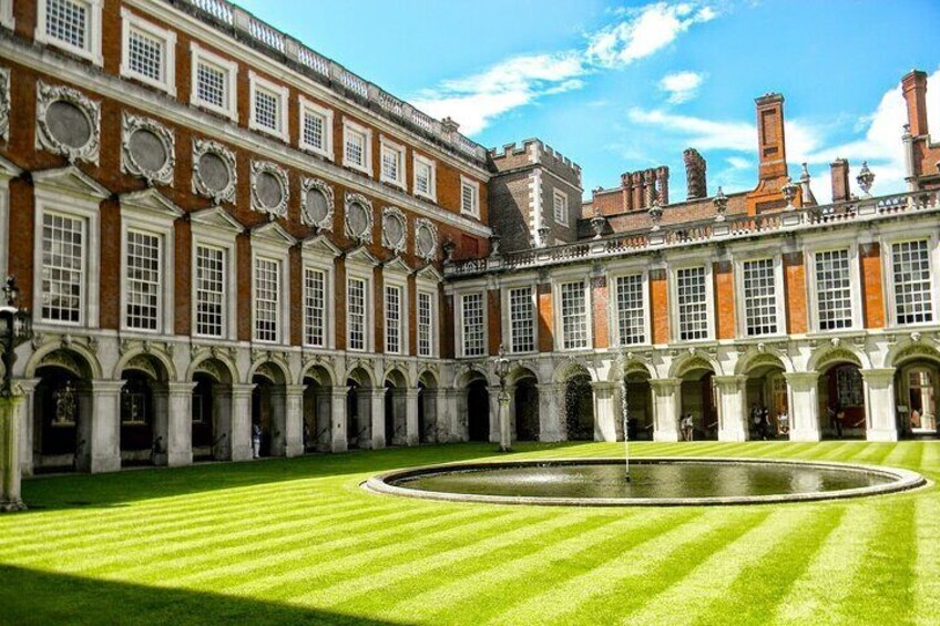 Stunning Hampton Court Palace Private Day Trip from London