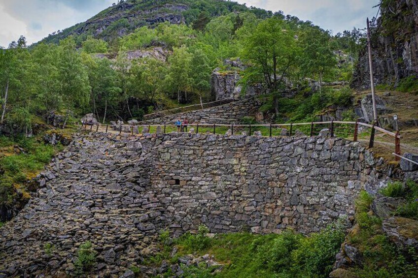 Shared Guided Tour in Borgund Stave Church and Vindhella