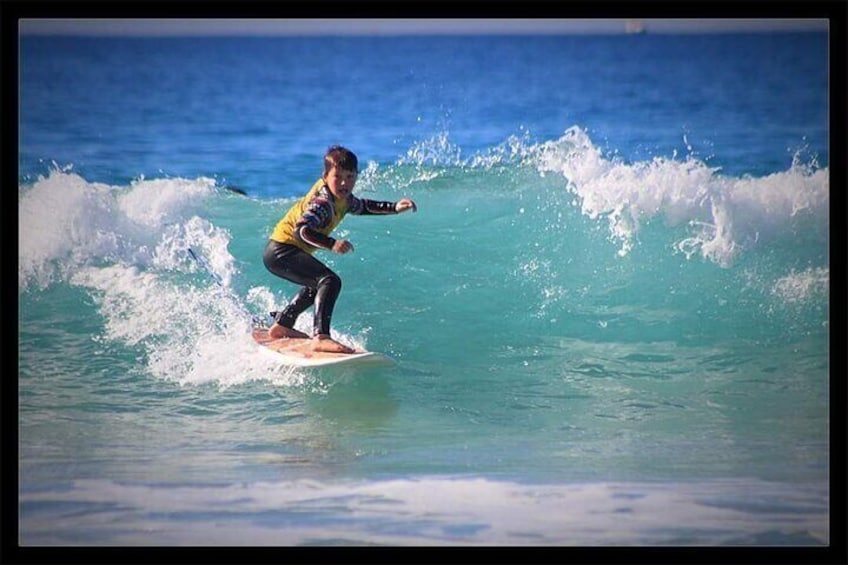 Beginner group surf lesson