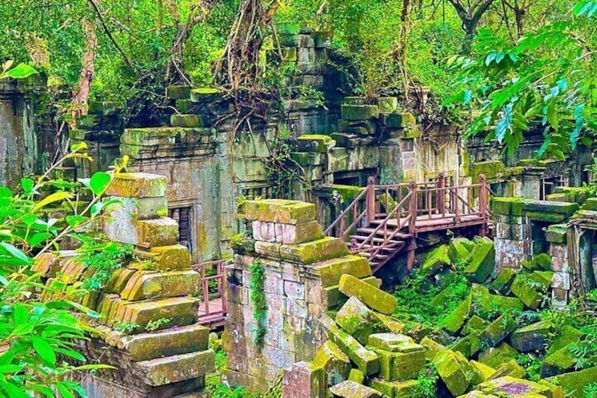 Full Day Motorbike Tour: Beng Mealea, Banteay Srey and Preah Khan