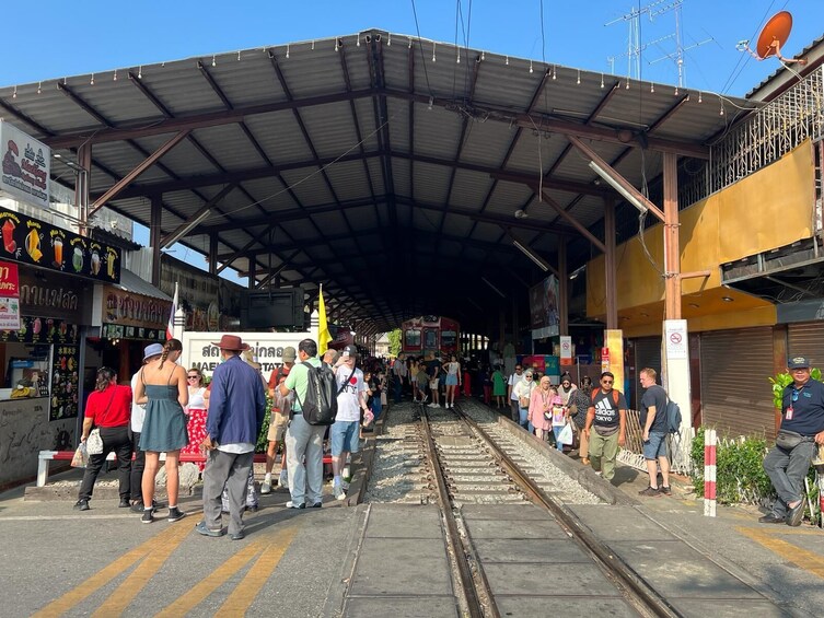 Damnoen Saduak Floating Market & Railway Market (Half Day)