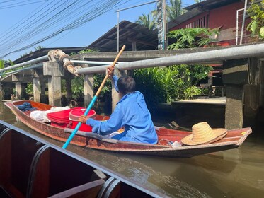 ตลาดน้ำดำเนินสะดวก & ตลาดรถไฟ (ครึ่งวัน)