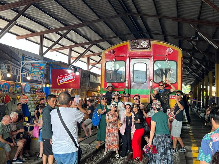 Damnoen Saduak Floating Market & Railway Market (Half Day)