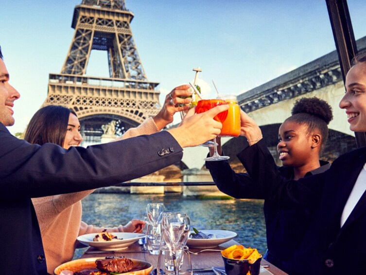 Romantic Seine River Lunch Cruise