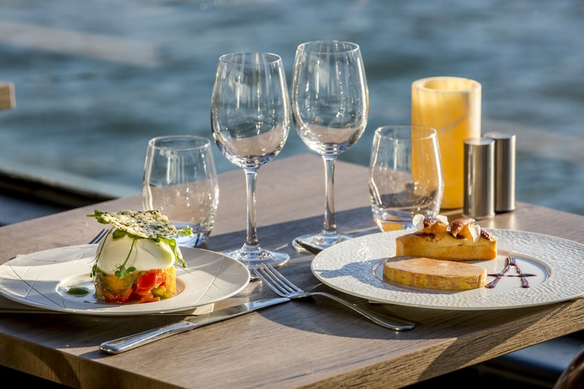 Romantic Seine River Lunch Cruise