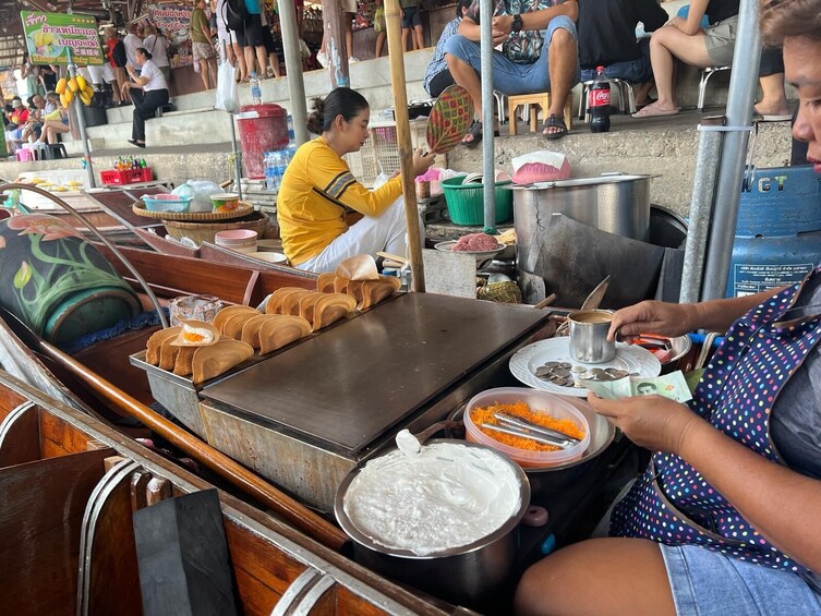 Damnoen Saduak Floating Market & River Kwai