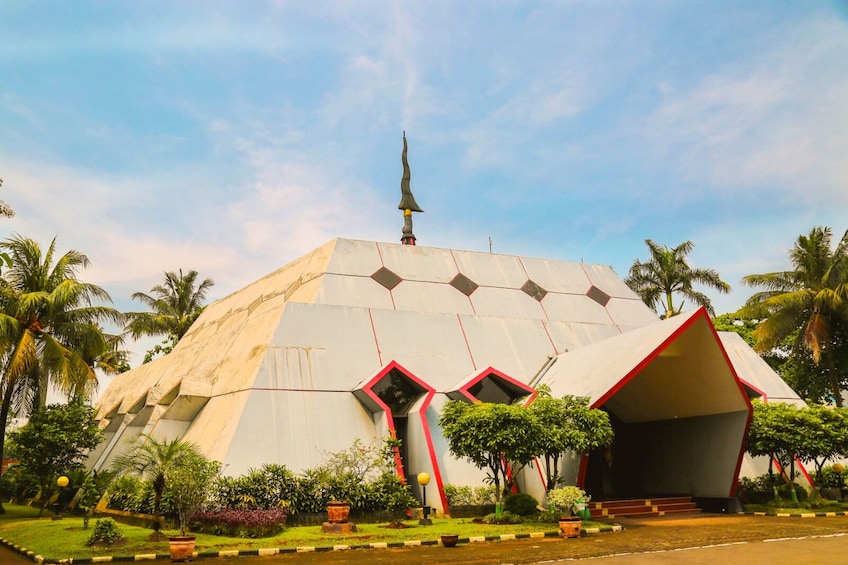Jakarta : Museum and Gallery at Taman Mini Indonesia Indah