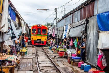 令人难以置信的丹嫩沙多水上市场和美功铁路市场