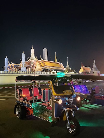 Amazing Tuk-Tuk Tour Bangkok By Night With Chinatown Street