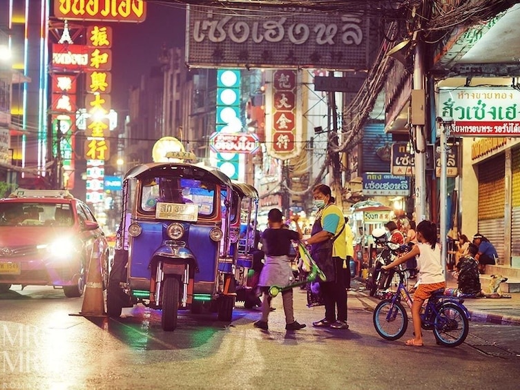 Amazing Tuk-Tuk Tour Bangkok By Night With Chinatown Street