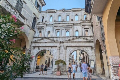 Sightseeing Walking Tour in Verona: 9+ Landmarks with Live Guide