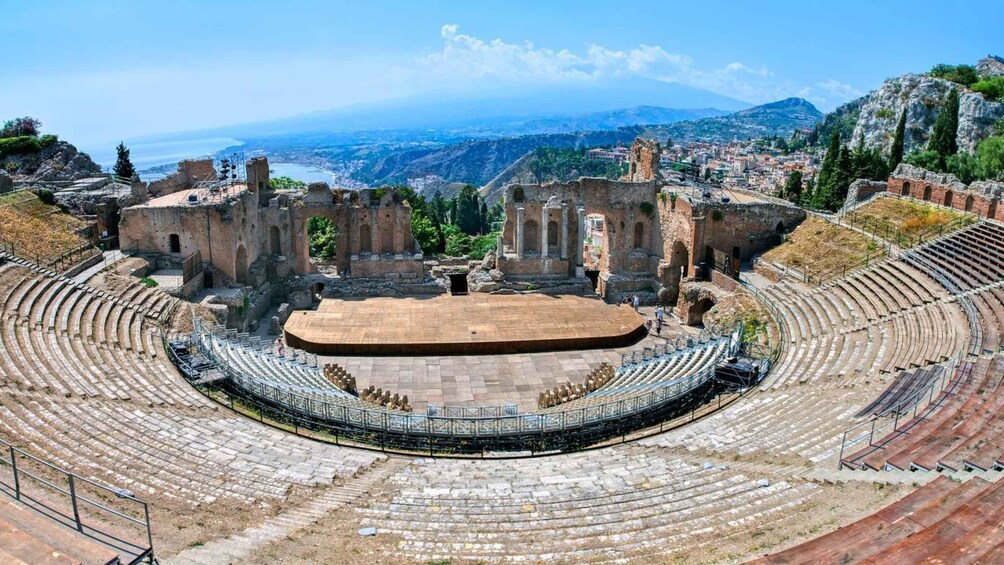 Cefalù: Mount Etna to 1900-Meters and Taormina Tour