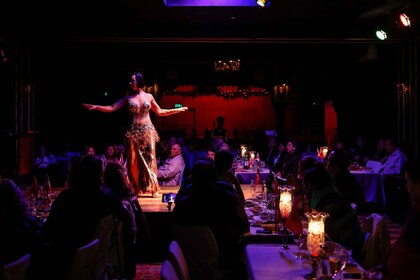 Göreme : Dîner et spectacle folklorique dans un restaurant caverne