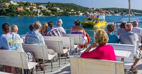 Port Mahon: 1-Hour Harbour Cruise with Underwater Views