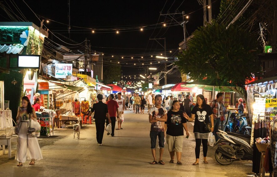 Chiang Mai: Tuk-Tuk Evening Temples & Market Night Tour