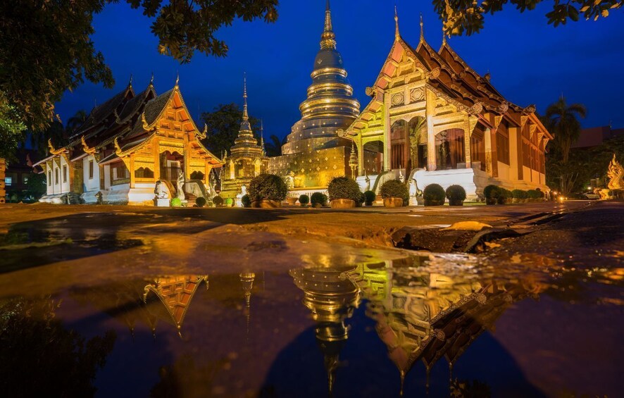 Chiang Mai: Tuk-Tuk Evening Temples & Market Night Tour