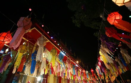 Chiang Mai by Night Tuk-Tuk Tour - Temppelit, markkinat ja katuruoka