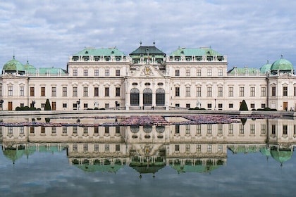3 hour private tour in Vienna with private car
