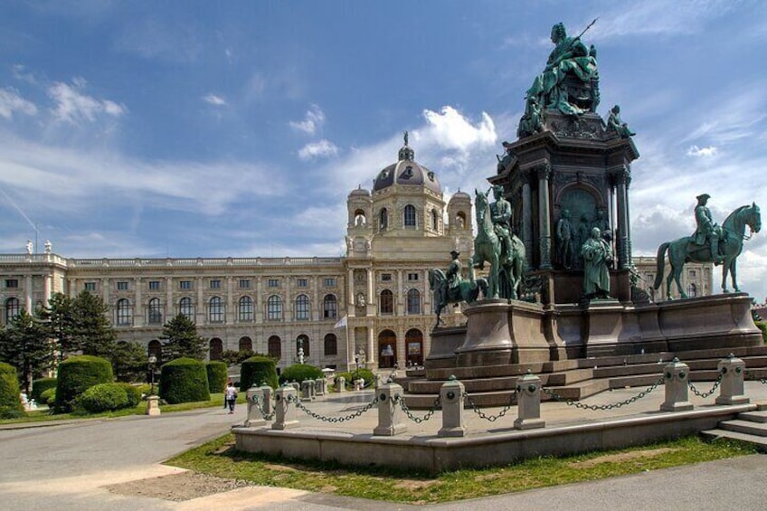 3 hour private tour in Vienna with private car