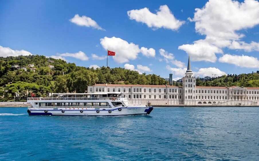 Picture 1 for Activity Istanbul: Bosphorus Sightseeing Cruise with Sunset Option