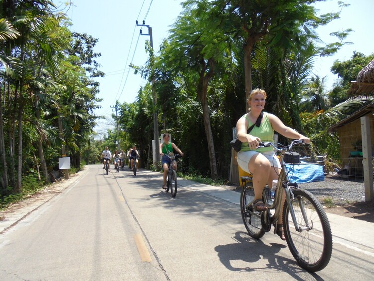 Amazing Bangkok Morning Bike Tour