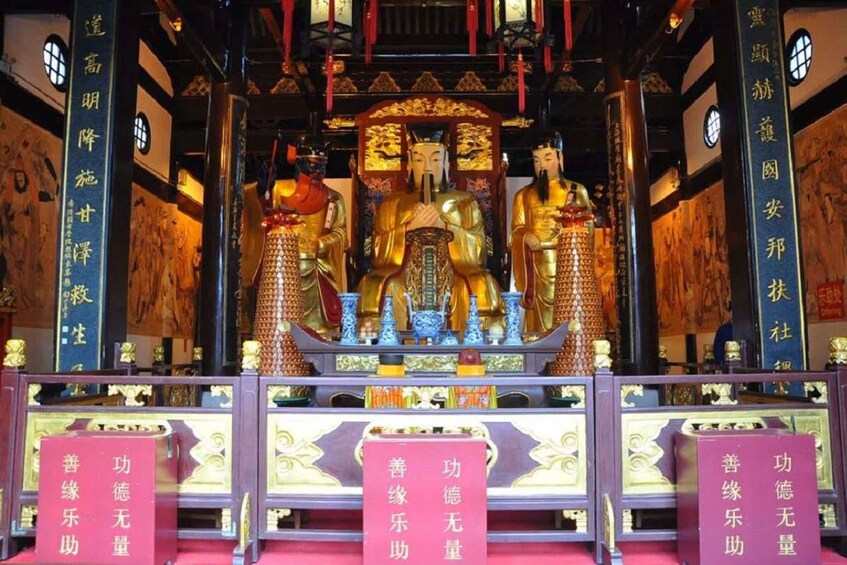 Picture 1 for Activity Shanghai: Yu Garden and City God Temple Walking Tour