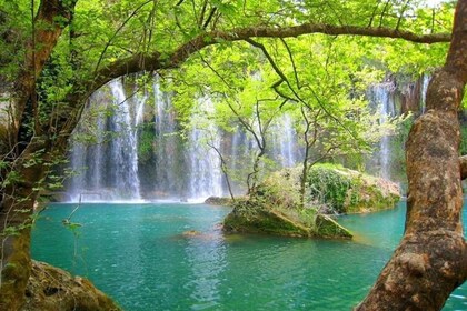 Dari kota Side: Kota Tua Antalya dan Perjalanan Sehari ke Air Terjun