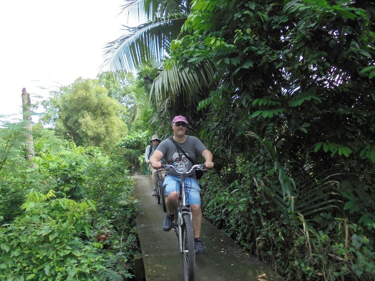 Amazing Bangkok Weekend Bike Tour with Local Floating Market