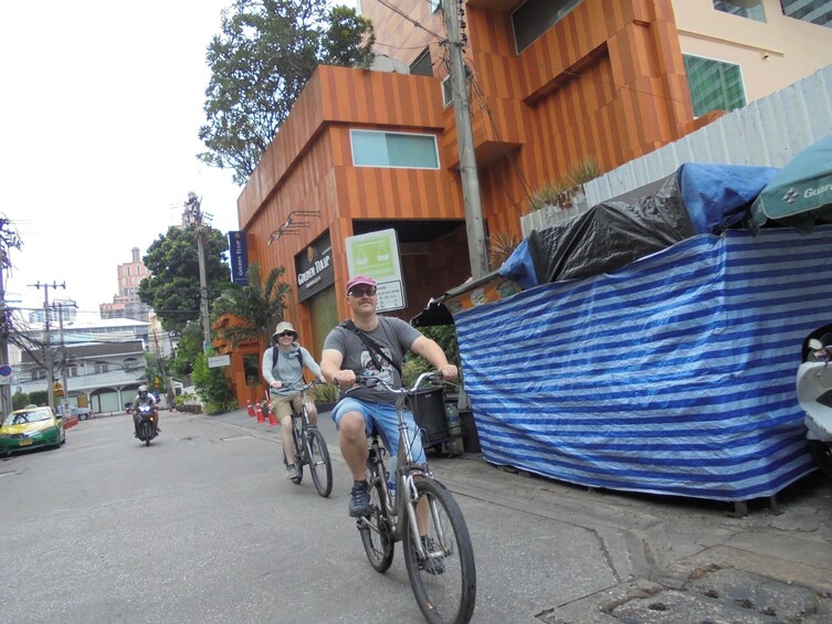 Amazing Bangkok Weekend Bike Tour with Local Floating Market