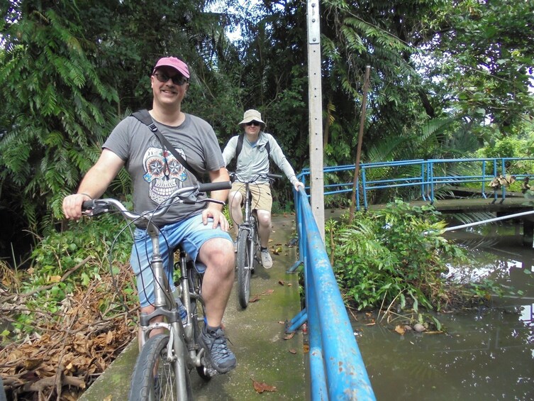 Amazing Bangkok Weekend Bike Tour with Local Floating Market