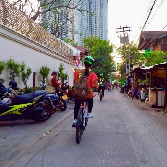 Siam Ratree Bangkok Night Bike Tour 