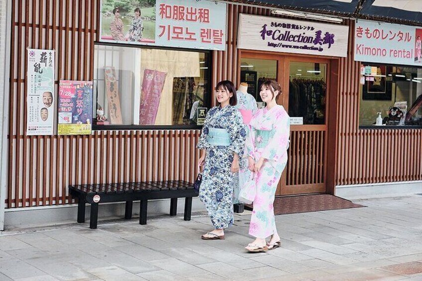 Now it's time to stroll around in kimono.