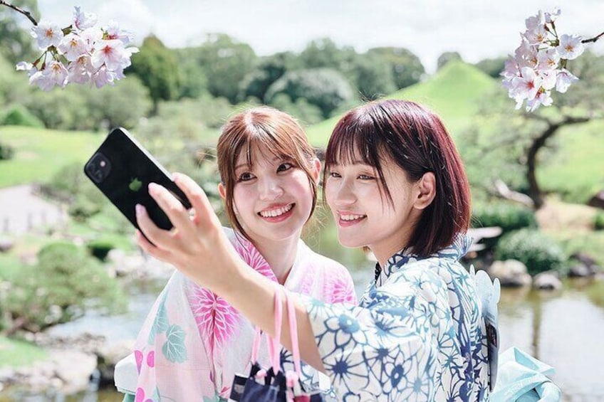Enjoy the Japanese gardens of Suizenji Temple in a kimono!