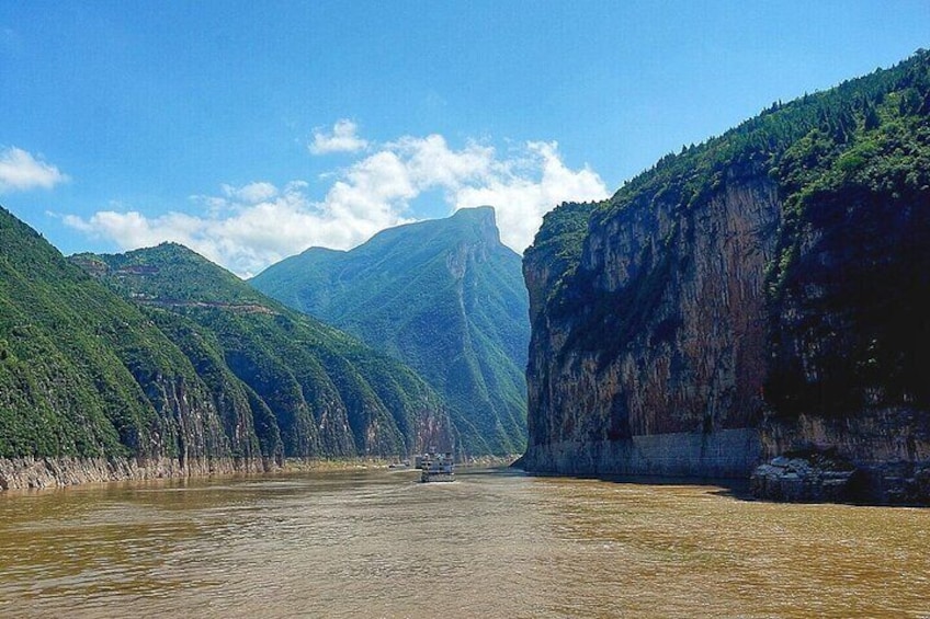 Private 19 days Tibet and Yangtze River Cruise Tour 