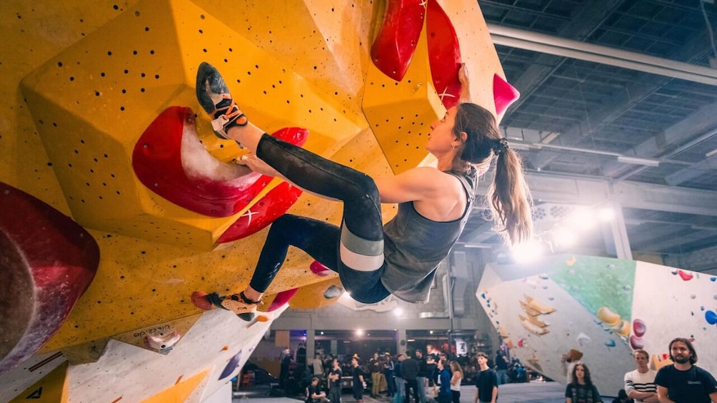 Bouldering at Boulderhal Sterk