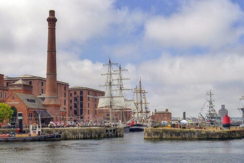 Corners of Liverpool Family Walking Tour