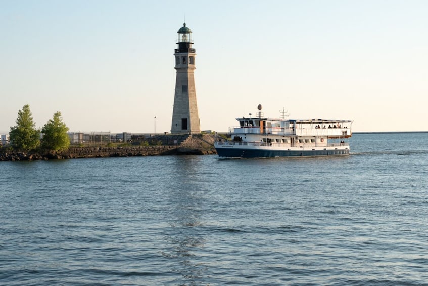 Best of Buffalo Walking Tour with Naval Park and Boat Cruise
