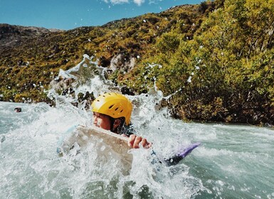 Queenstown: Kawarau-joen varrella surffaava White Water Surfing