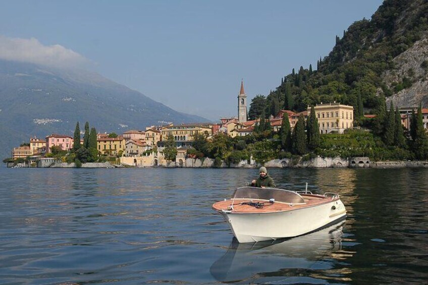 Private Vintage Wooden Boat Tour on Lake Como 