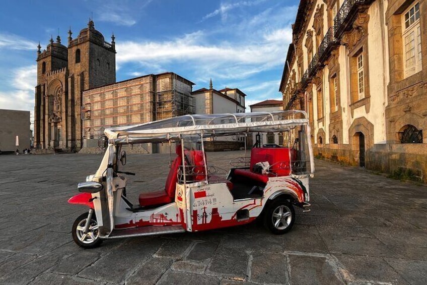 3 Hour Tuk tuk Tour in Porto