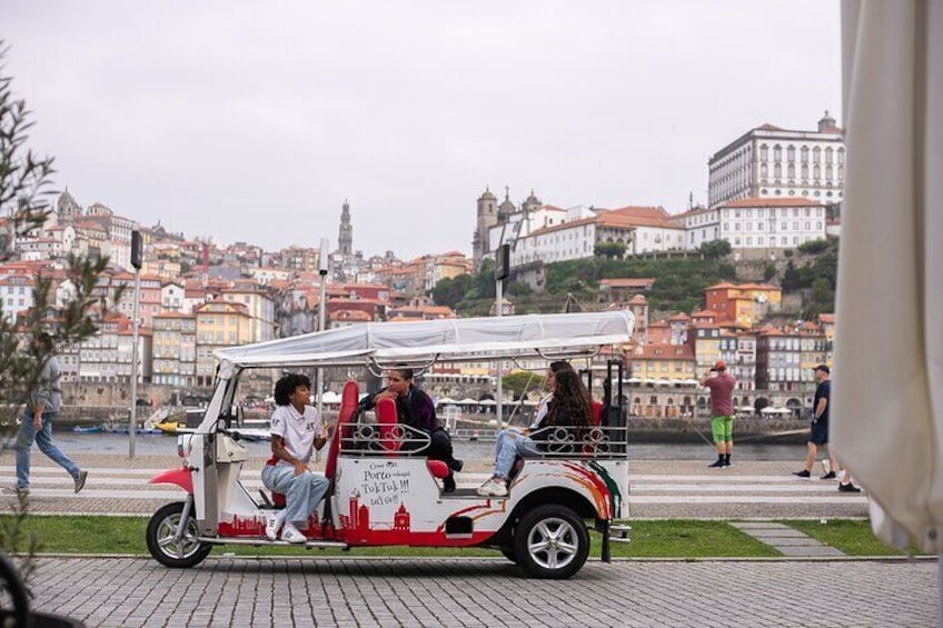 3 Hour Tuk tuk Tour in Porto