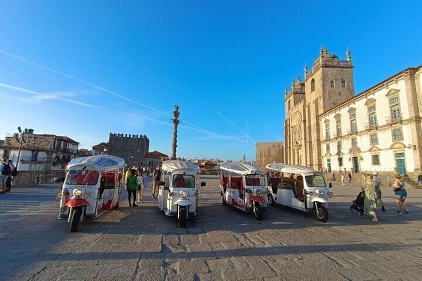 3 Hour Tuk tuk Tour in Porto