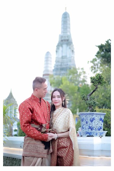 Thai Costume Rental, Hairstyling & Photography at Wat Arun